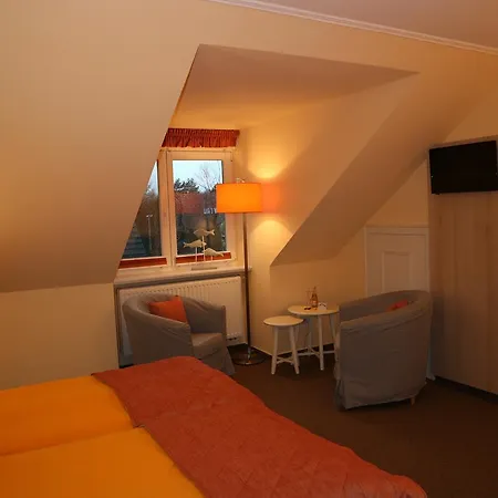 Konukevi Hus Op De Diek 4*